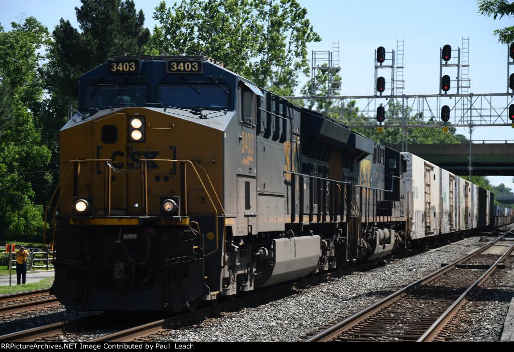 Westbound intermodal with empty juice cars